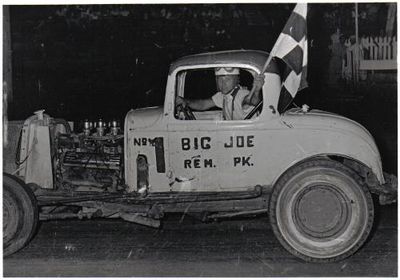 Stan the man Earish
Stan the man Earish

Photo Credit: http://oldtimeracetrackinwindsor.piczo.com/
Keywords: Stan the man Earish