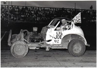 Jimmy Vandelinder 1957
Jimmy Vandelinder 1957

Photo Credit: http://oldtimeracetrackinwindsor.piczo.com/
Keywords: Jimmy Vandelinder 1957